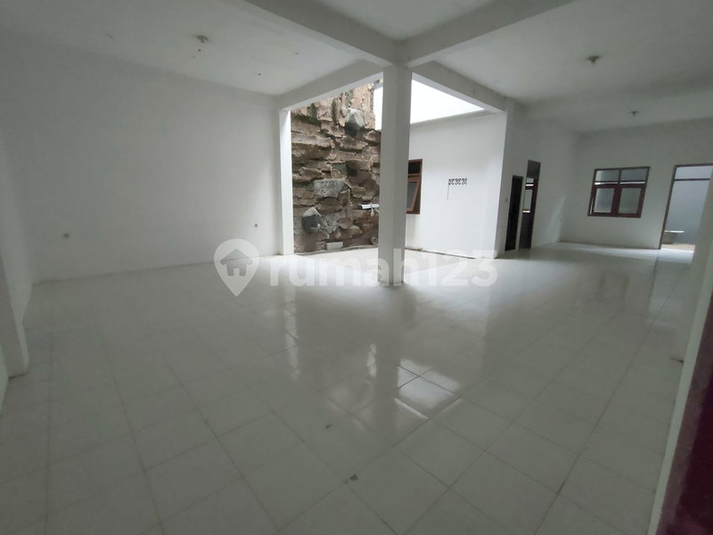 House for rent in Bandung, Indonesia · 6 rooms, 3 baths