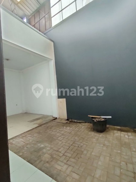 House for rent in Bandung, Indonesia · 6 rooms, 3 baths
