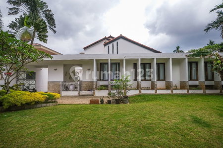 House for rent in South Jakarta, Indonesia · Kebayoran Lama · 5 rooms, 3 baths