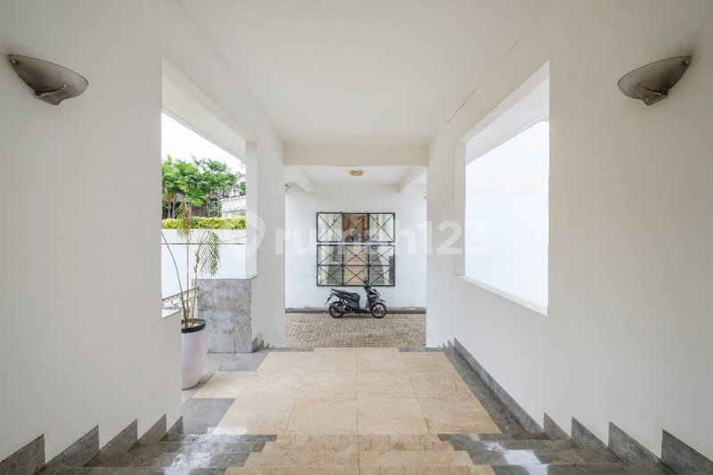 House for rent in South Jakarta, Indonesia · Kebayoran Lama · 5 rooms, 3 baths