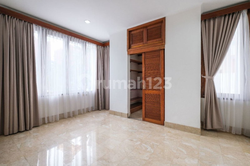 House for rent in South Jakarta, Indonesia · Kebayoran Lama · 5 rooms, 3 baths