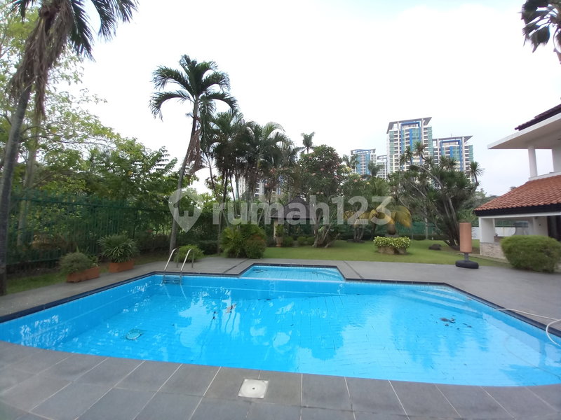 House for rent in South Jakarta, Indonesia · Kebayoran Lama · 5 rooms, 3 baths