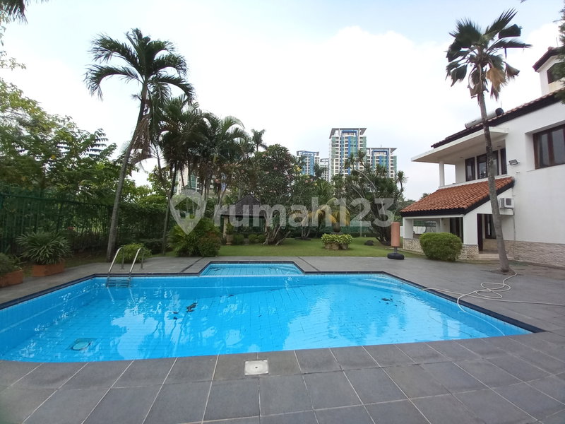 House for rent in South Jakarta, Indonesia · Kebayoran Lama · 5 rooms, 3 baths