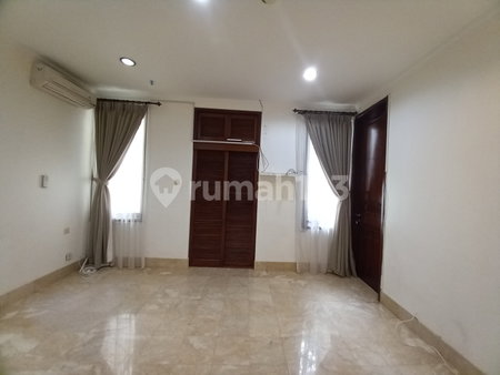 House for rent in South Jakarta, Indonesia · Kebayoran Lama · 5 rooms, 3 baths