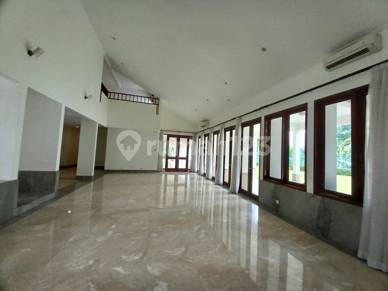 House for rent in South Jakarta, Indonesia · Kebayoran Lama · 5 rooms, 3 baths