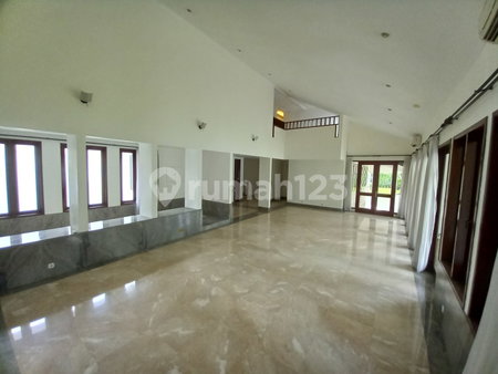 House for rent in South Jakarta, Indonesia · Kebayoran Lama · 5 rooms, 3 baths