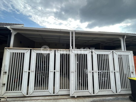 House for rent in Bandung, Indonesia · 2 rooms, 1 bath