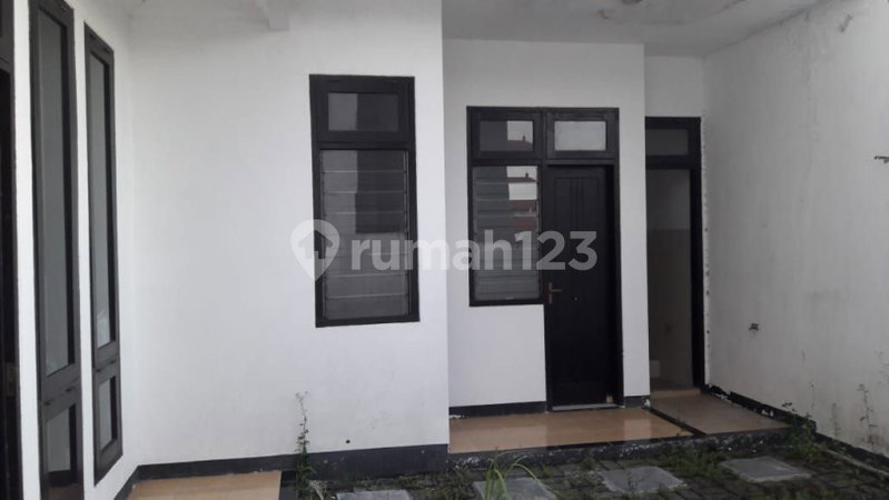 House for rent in Surabaya, Indonesia · 3 rooms, 1 bath