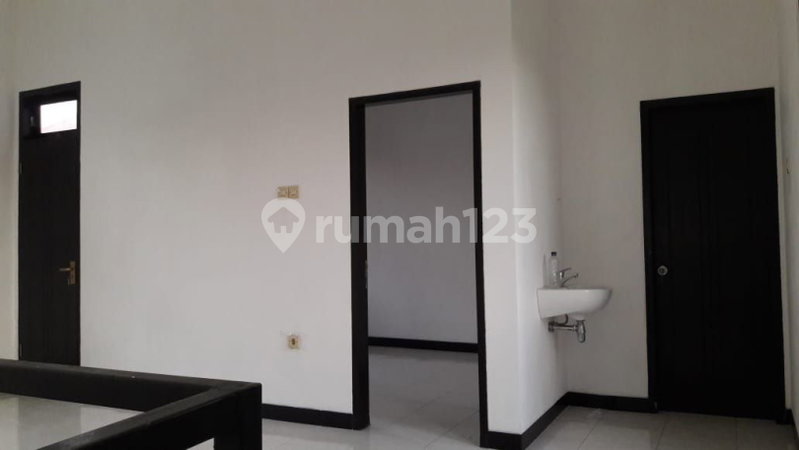 House for rent in Surabaya, Indonesia · 3 rooms, 1 bath