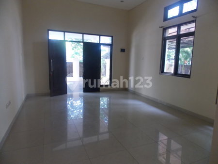 House for rent in Makassar, Indonesia · 3 rooms, 4 baths