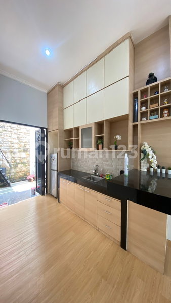 House for rent in Jakarta, Indonesia · Sunday market · 3 rooms, 3 baths