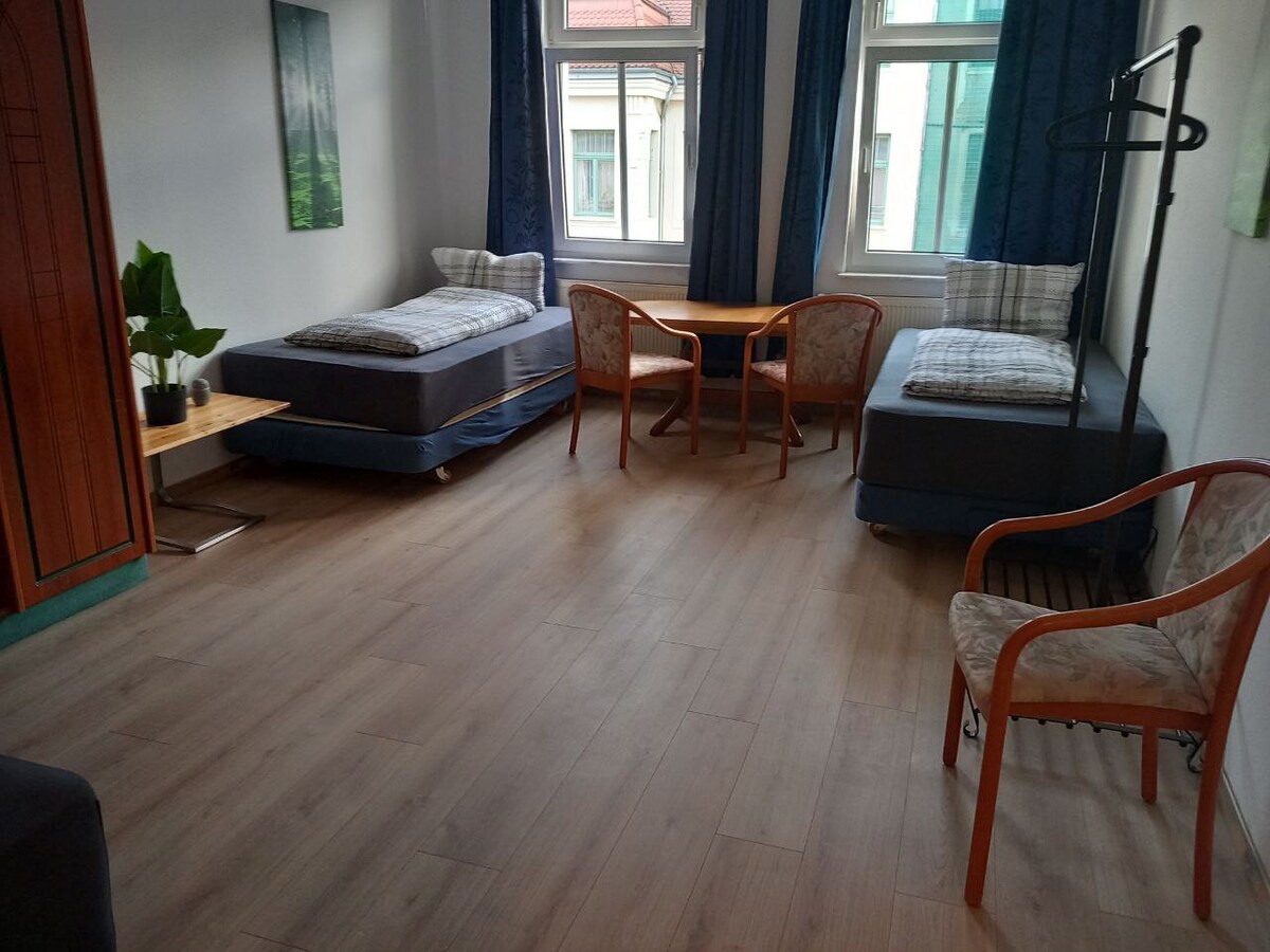 Apartment for rent in Leipzig, Germany · Neustadt-Neuschönefeld · 6 rooms, 1 bath
