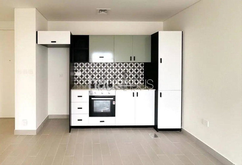 Apartment for rent in Dubai, United Arab Emirates · Golfville · 1 room, 1 bath