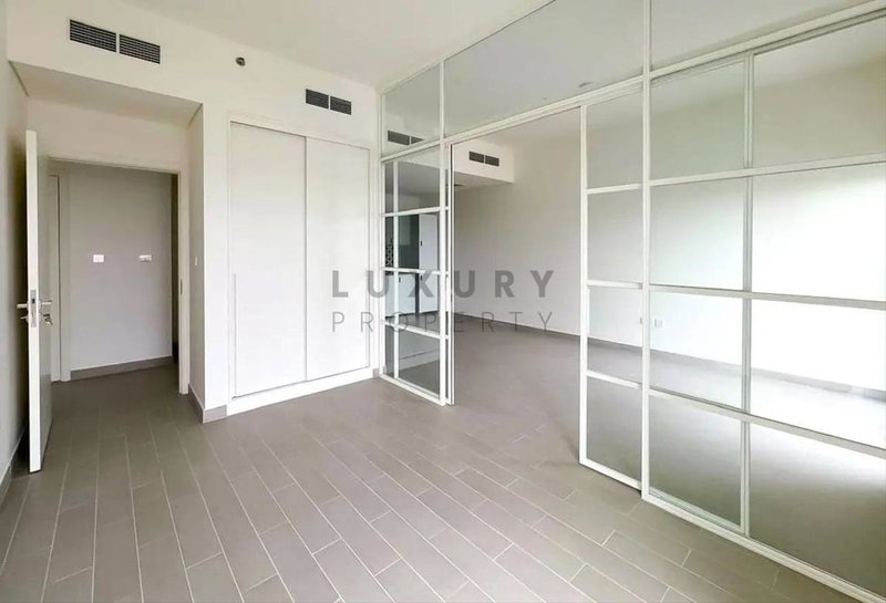 Apartment for rent in Dubai, United Arab Emirates · Golfville · 1 room, 1 bath