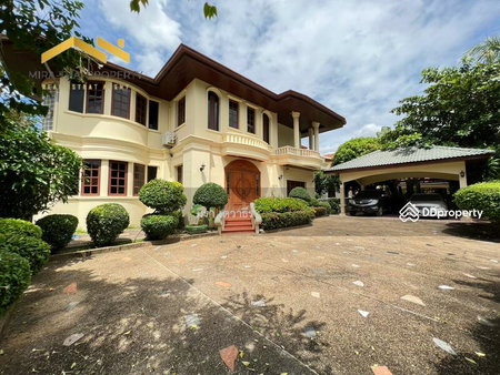 House for rent in Bang Lamung, Thailand · Pool villa in "Thung Klom-Tan Man" Pattaya, Chon Buri · 4 rooms, 5 baths