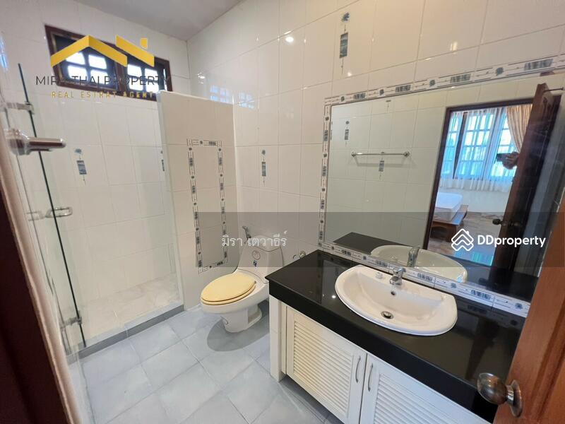 House for rent in Bang Lamung, Thailand · Pool villa in "Thung Klom-Tan Man" Pattaya, Chon Buri · 4 rooms, 5 baths