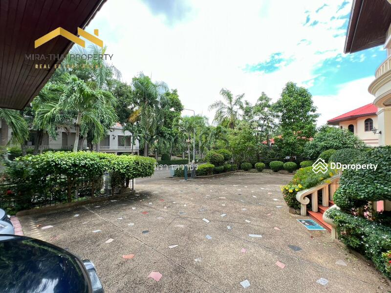House for rent in Bang Lamung, Thailand · Pool villa in "Thung Klom-Tan Man" Pattaya, Chon Buri · 4 rooms, 5 baths