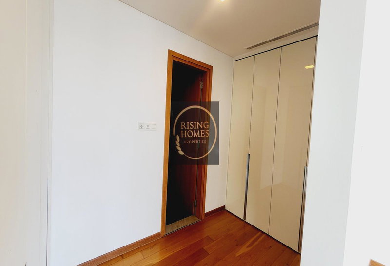 Apartamento en alquiler en Musaffah, Emiratos Árabes Unidos · Rihan Heights · 3 habitaciones, 5 baños