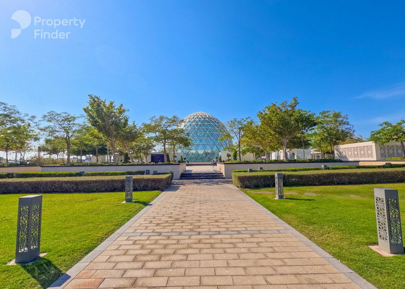 Apartamento en alquiler en Musaffah, Emiratos Árabes Unidos · Rihan Heights · 3 habitaciones, 5 baños