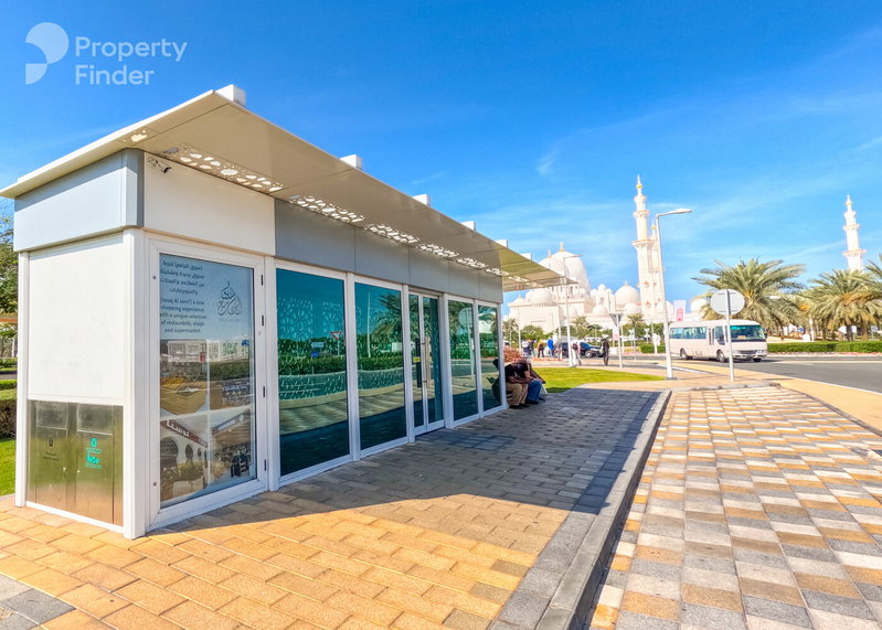 Apartamento en alquiler en Musaffah, Emiratos Árabes Unidos · Rihan Heights · 3 habitaciones, 5 baños