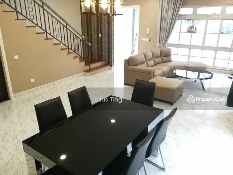 Appartement à louer à Johor Bahru, Malaisie · Cluster house at Johor Bahru · 5 chambres, 4 salles de bain