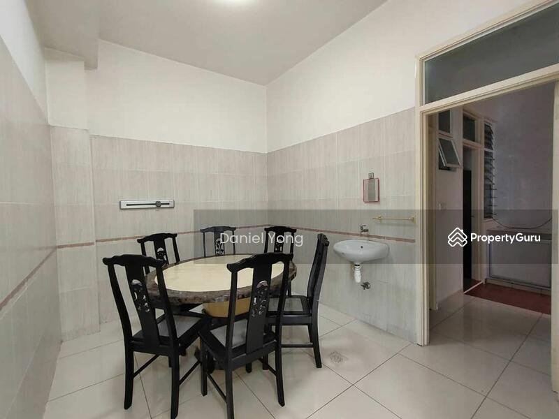 Apartment for rent in Skudai, Malaysia · Jalan indah 14 taman bukit indah · 4 rooms, 3 baths