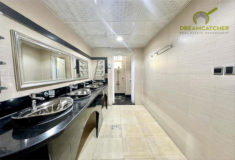 House for rent in Ras Al Khaimah City, United Arab Emirates · Seih Al Uraibi · 8 rooms, 7 baths