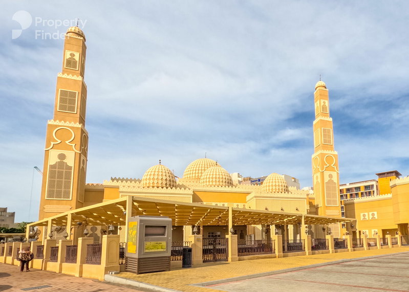 Apartment for rent in Sharjah, United Arab Emirates · Palazzo Versace · 4 rooms, 5 baths