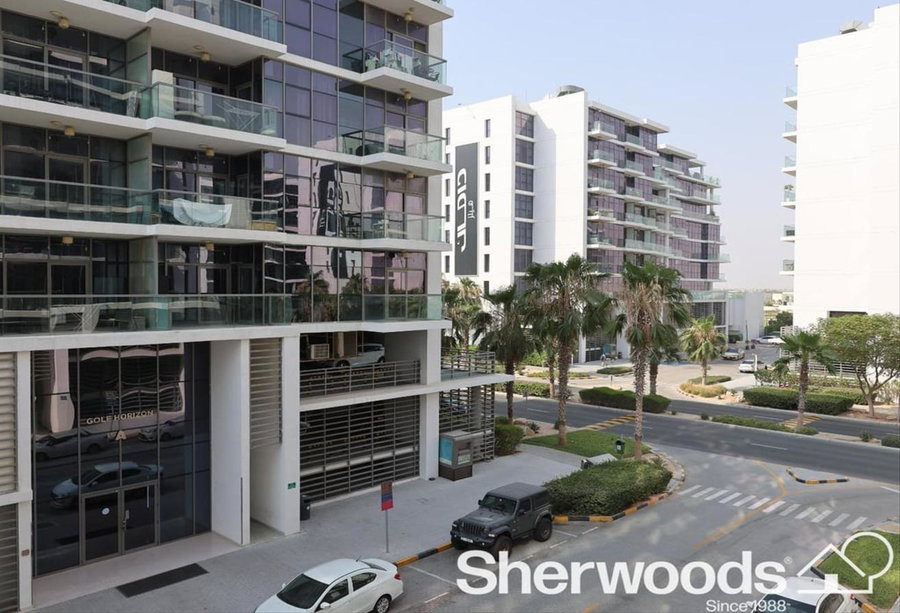 Apartment for rent in Dubai, United Arab Emirates · Golf Panorama B · 1 room, 1 bath