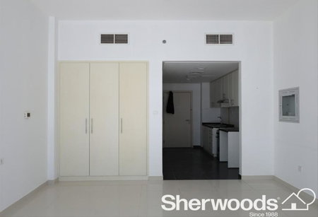 Apartment for rent in Dubai, United Arab Emirates · Golf Panorama B · 1 room, 1 bath