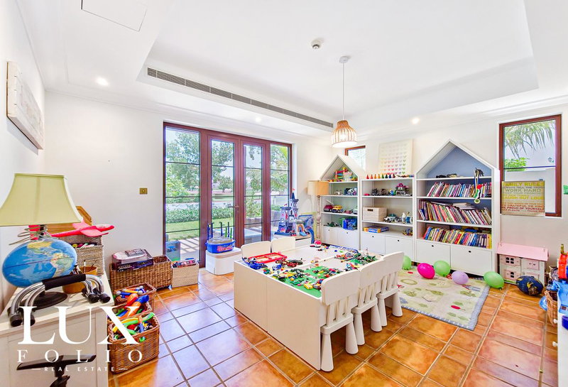 House for rent in Dubai, United Arab Emirates · Lime Tree Valley · 5 rooms, 5 baths
