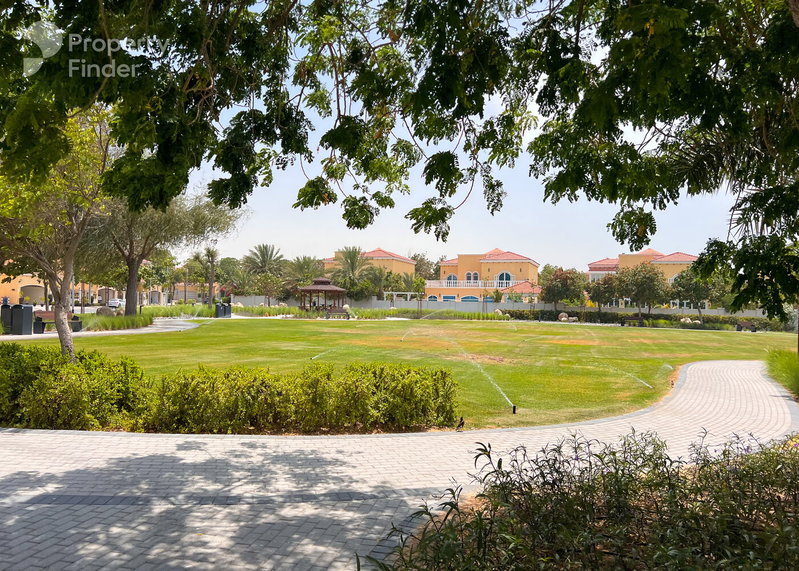 House for rent in Dubai, United Arab Emirates · Regional · 4 rooms, 6 baths
