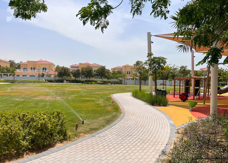 House for rent in Dubai, United Arab Emirates · Regional · 4 rooms, 6 baths