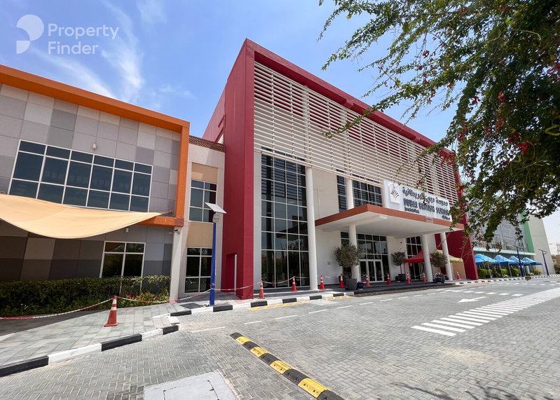 House for rent in Dubai, United Arab Emirates · Regional · 4 rooms, 6 baths