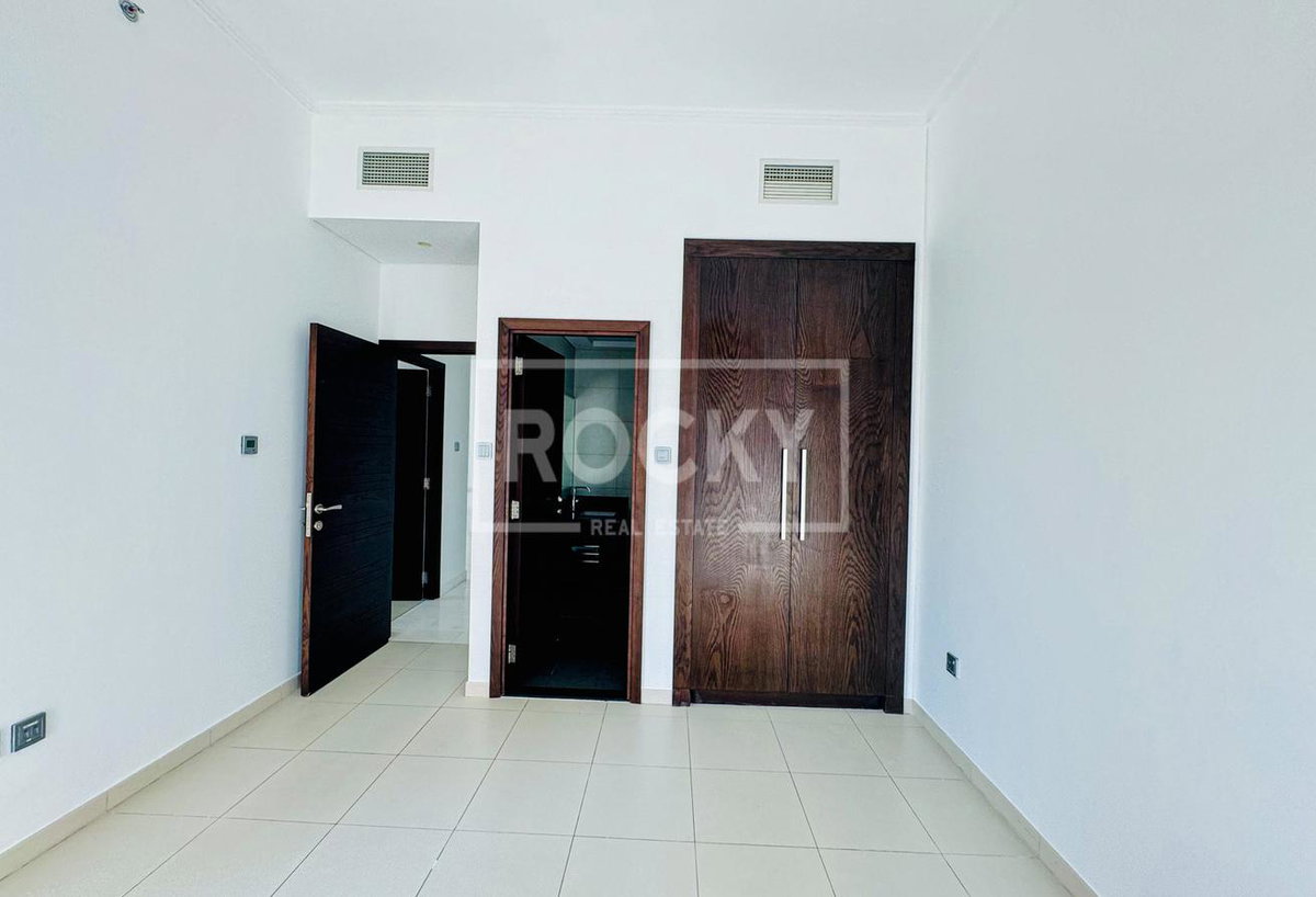 Cayan Tower, United Arab Emirates