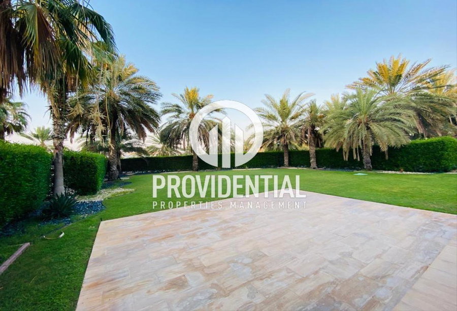 Casa en alquiler en Musaffah, Emiratos Árabes Unidos · Fairmont Villas · 4 habitaciones, 7 baños