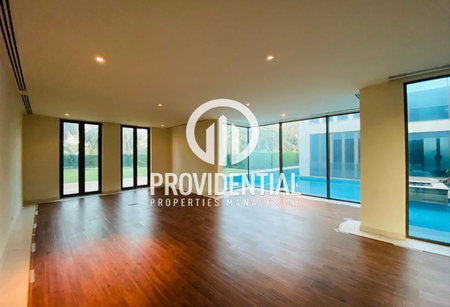 Casa en alquiler en Musaffah, Emiratos Árabes Unidos · Fairmont Villas · 4 habitaciones, 7 baños