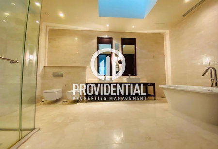 Casa en alquiler en Musaffah, Emiratos Árabes Unidos · Fairmont Villas · 4 habitaciones, 7 baños