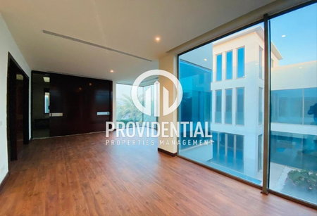 Casa en alquiler en Musaffah, Emiratos Árabes Unidos · Fairmont Villas · 4 habitaciones, 7 baños