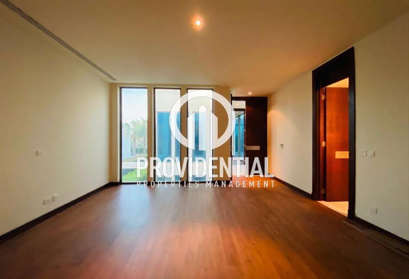 Casa en alquiler en Musaffah, Emiratos Árabes Unidos · Fairmont Villas · 4 habitaciones, 7 baños