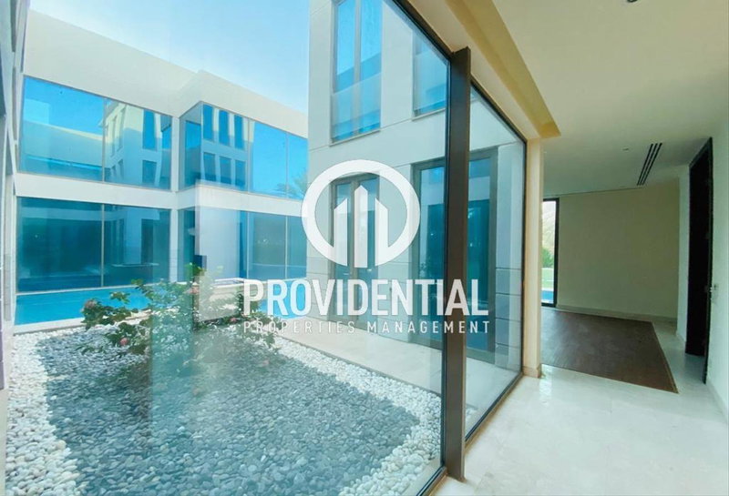 Casa en alquiler en Musaffah, Emiratos Árabes Unidos · Fairmont Villas · 4 habitaciones, 7 baños