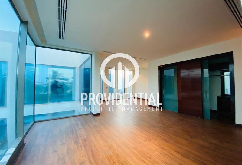 Casa en alquiler en Musaffah, Emiratos Árabes Unidos · Fairmont Villas · 4 habitaciones, 7 baños