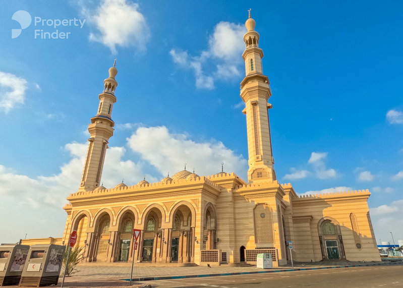 Casa en alquiler en Musaffah, Emiratos Árabes Unidos · Fairmont Villas · 4 habitaciones, 7 baños