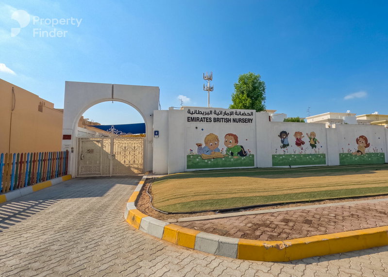 Casa en alquiler en Musaffah, Emiratos Árabes Unidos · Fairmont Villas · 4 habitaciones, 7 baños