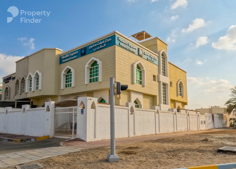Casa en alquiler en Musaffah, Emiratos Árabes Unidos · Fairmont Villas · 4 habitaciones, 7 baños