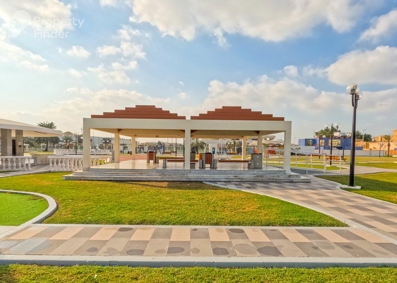 Casa en alquiler en Musaffah, Emiratos Árabes Unidos · Fairmont Villas · 4 habitaciones, 7 baños
