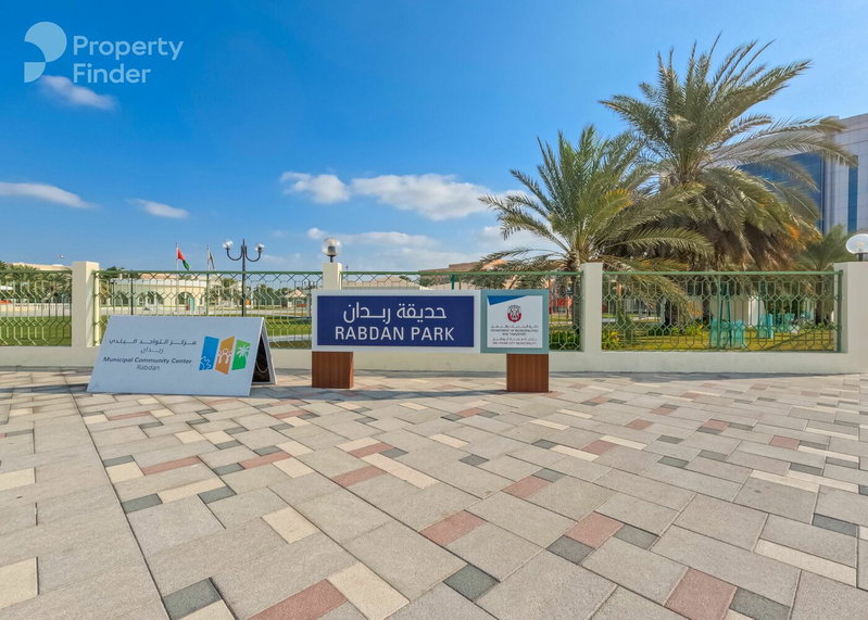 Casa en alquiler en Musaffah, Emiratos Árabes Unidos · Fairmont Villas · 4 habitaciones, 7 baños