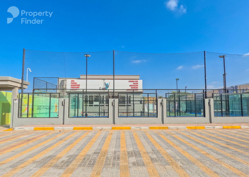 Casa en alquiler en Musaffah, Emiratos Árabes Unidos · Fairmont Villas · 4 habitaciones, 7 baños