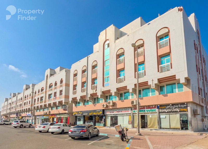 Casa en alquiler en Musaffah, Emiratos Árabes Unidos · Fairmont Villas · 4 habitaciones, 7 baños