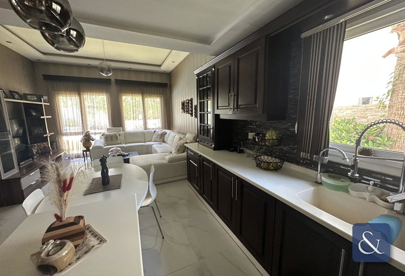 House for rent in Dubai, United Arab Emirates · Meadows 1 · 5 rooms, 5 baths